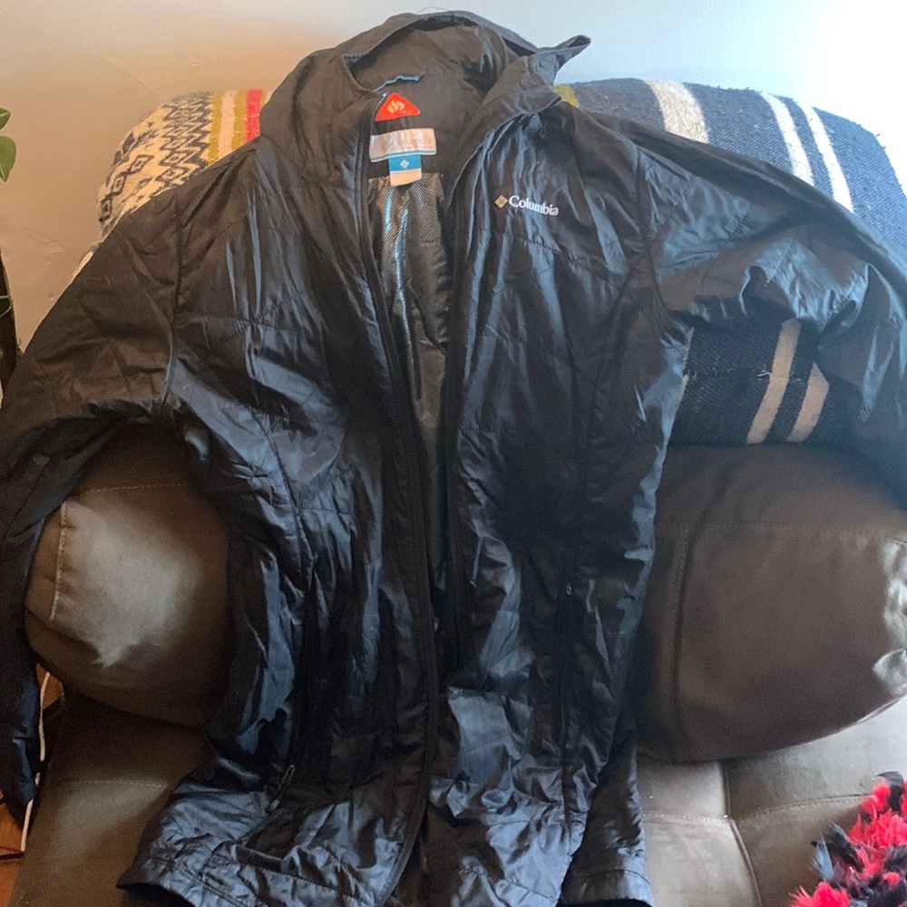 Columbia long hooded women’s winter jacket size large in black MSRP $110